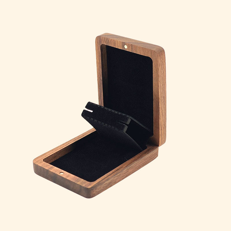 💍 Valnøtt Ringboks – Elegant med Magnetisk Rotasjonsdesign