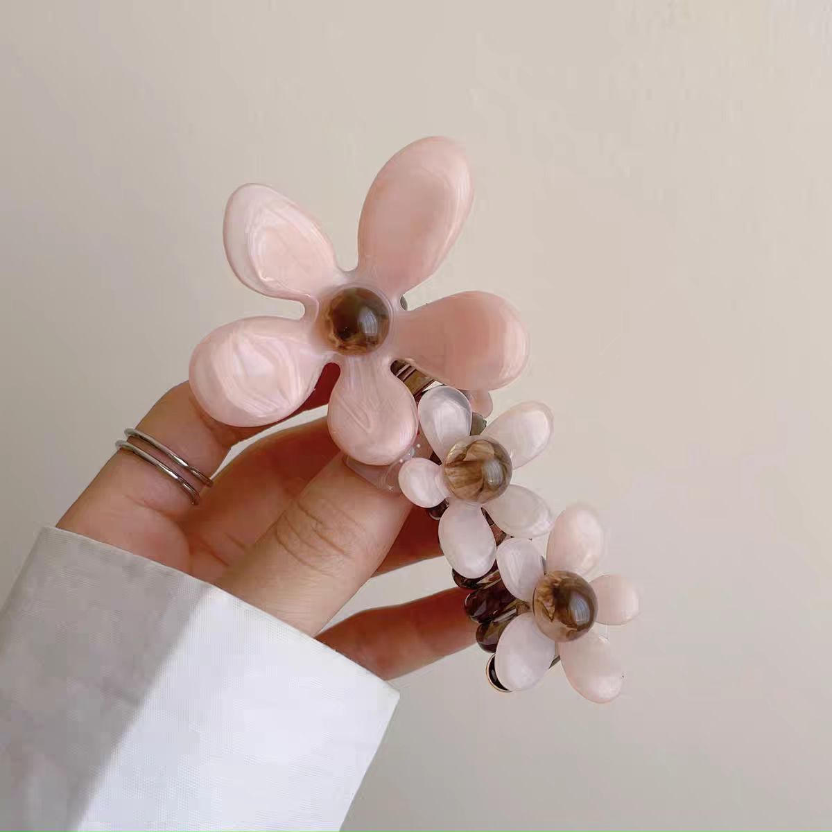 🌸 Elastisk hårbånd med perleblomst 🌸（🔥🎁 Kjøp 1, få 2 gratis!）